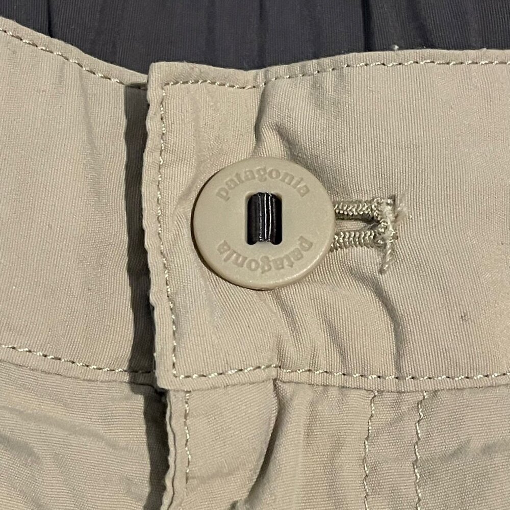 Patagonia Pants Mens Large Beige Sandy Cay Lightweight Nylon Hiking Cargo 82091 - Picture 9 of 16